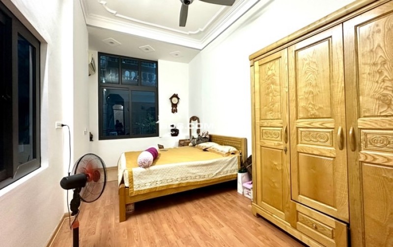 Tôn Thất Tùng: Nhà 5 tầng, căn góc, nội thất đẹp sẵn ở, 1phút ra phố, an ninh cao, 40m2, 9.5tỷ
